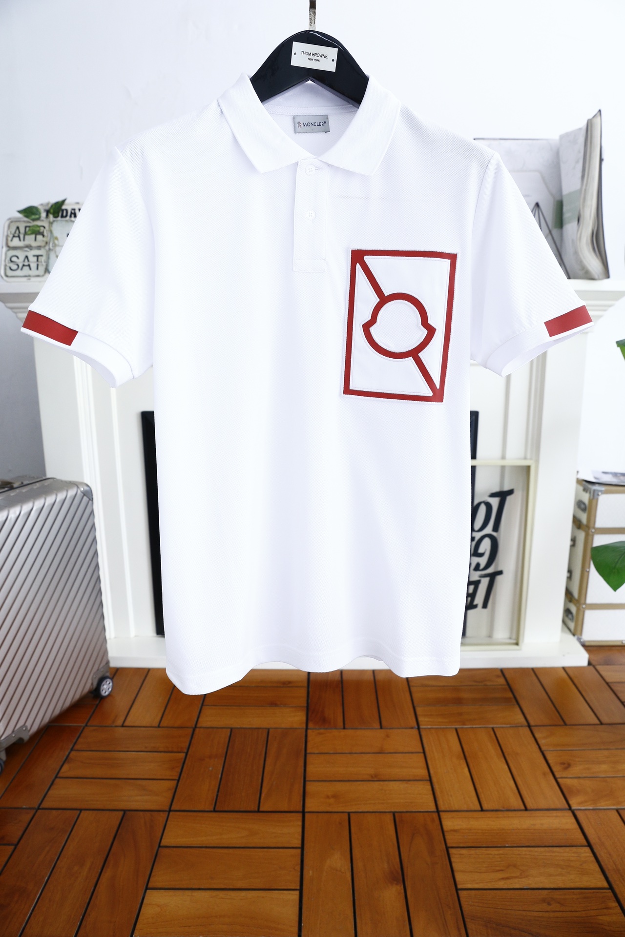 몽클레어 빅패치 소매포인트 카라 셔츠 (2color)